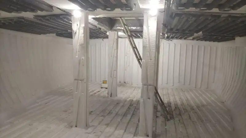 Tàu kéo lưới để bán