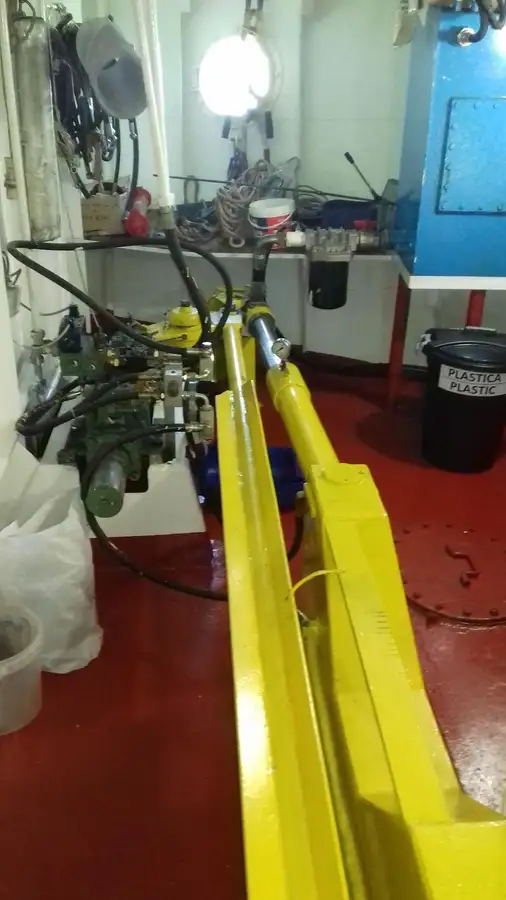 Tàu nạo vét để bán
