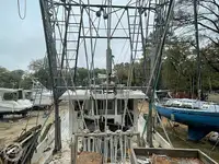 Tàu kéo lưới để bán