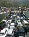 Tàu chở khách và hàng hóa để bán