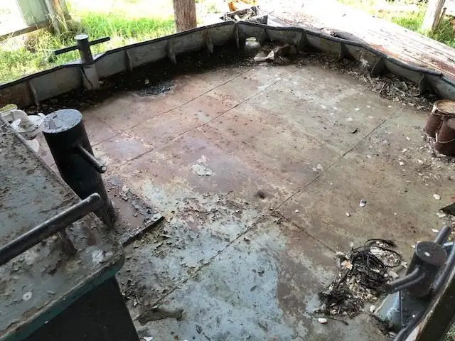 Tàu kéo để bán