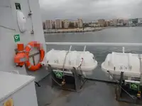 Tàu làm việc để bán