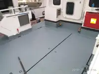 Tàu chở thủy thủ đoàn để bán