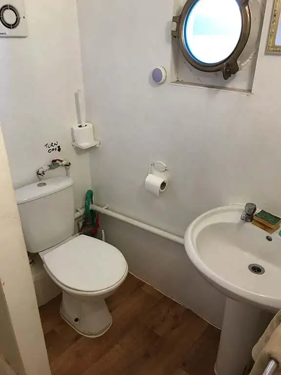 Tàu nạo vét để bán