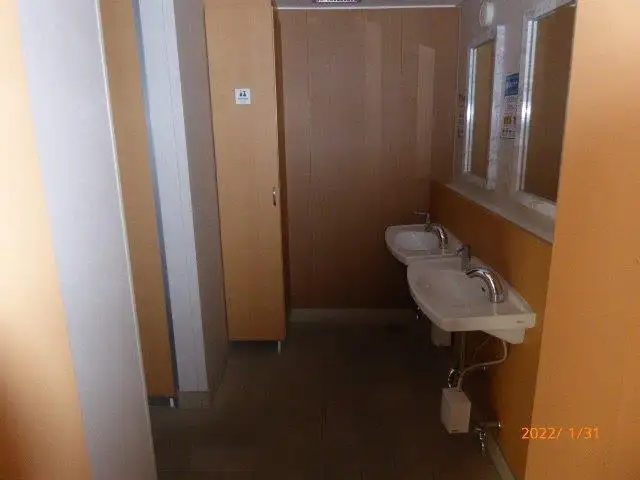 Tàu phà để bán