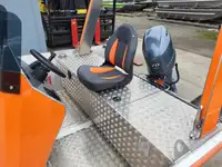 Tàu làm việc để bán