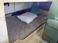 Tàu kéo lưới để bán