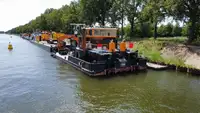 Tàu container để bán