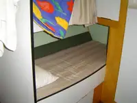 Tàu làm việc để bán