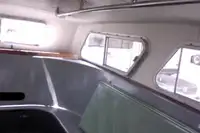 Tàu chở thủy thủ đoàn để bán