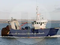Tàu kéo lưới để bán