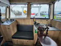 Tàu làm việc để bán