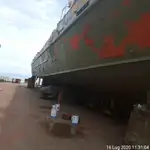 Tàu chở thủy thủ đoàn để bán
