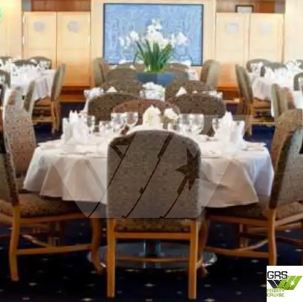 Tàu du lịch để bán