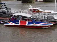 Tàu du lịch để bán
