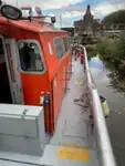 Tàu làm việc để bán