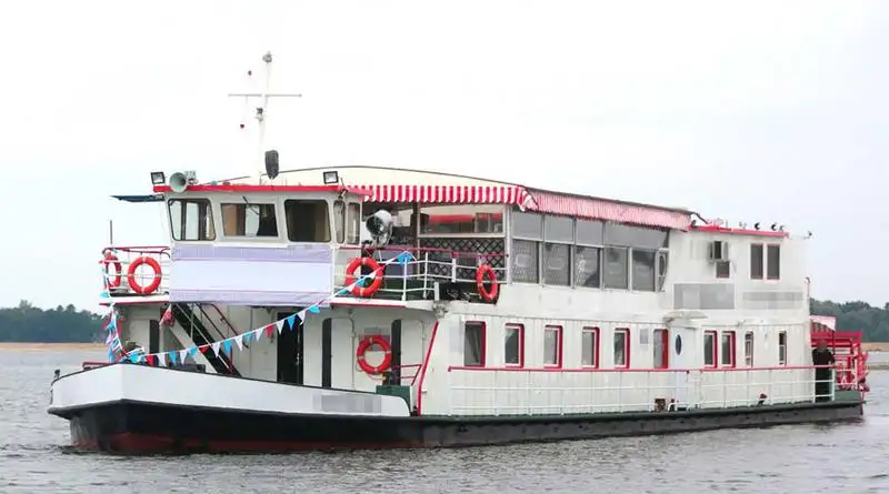 Tàu container để bán