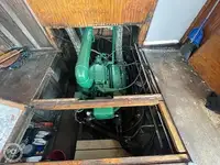 Tàu kéo lưới để bán