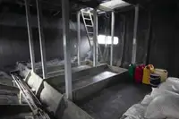 Tàu chở thủy thủ đoàn để bán