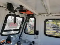 Tàu chế biến cá để bán