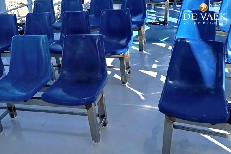 Tàu phà để bán