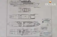 Tàu du lịch để bán