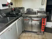 Tàu kéo lưới để bán