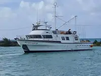 Tàu kéo lưới để bán