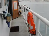 Tàu làm việc để bán