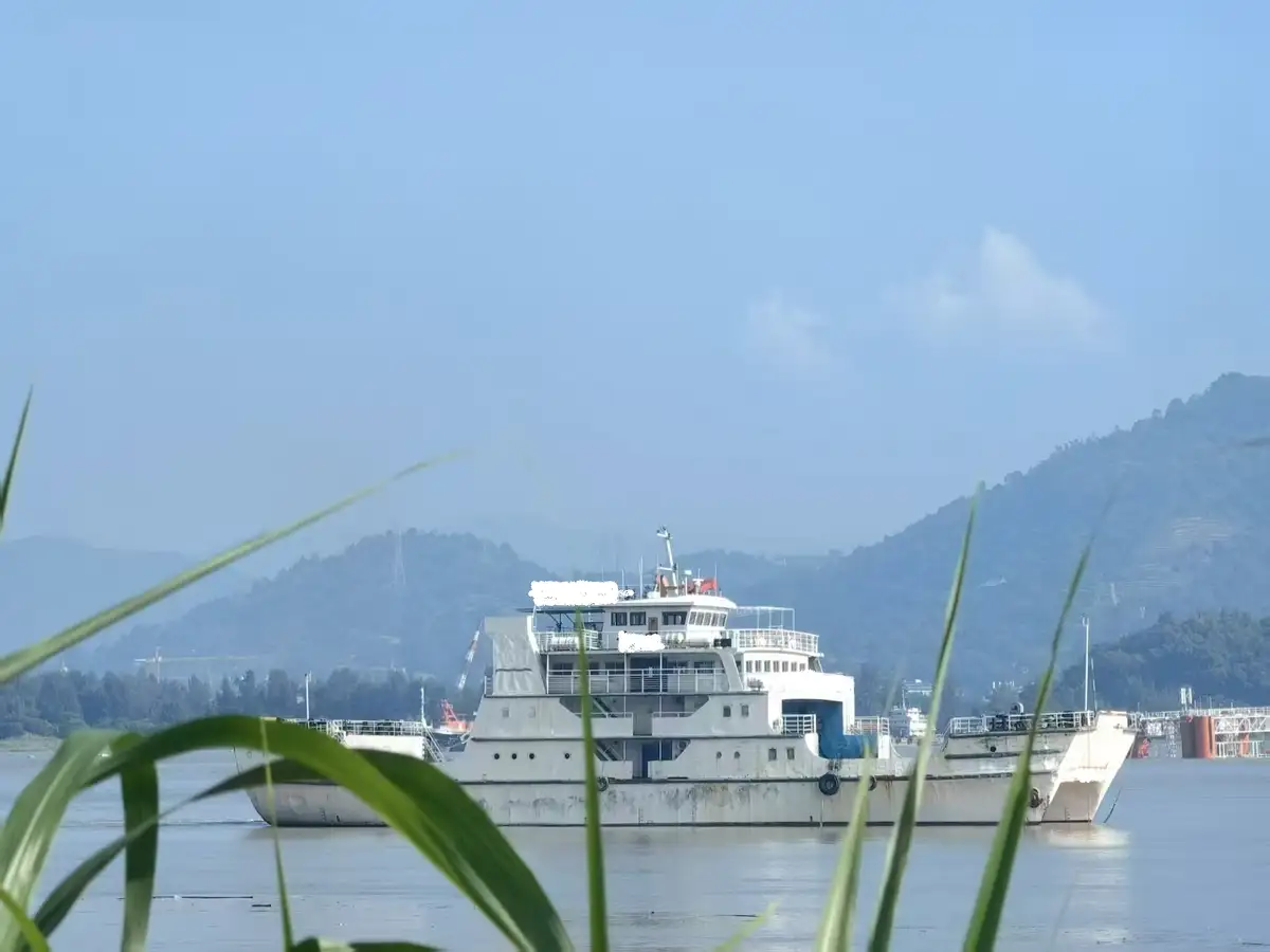 Tàu RoPax để bán