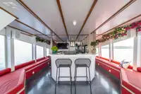 Tàu chở khách để bán