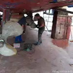Tàu chở thủy thủ đoàn để bán