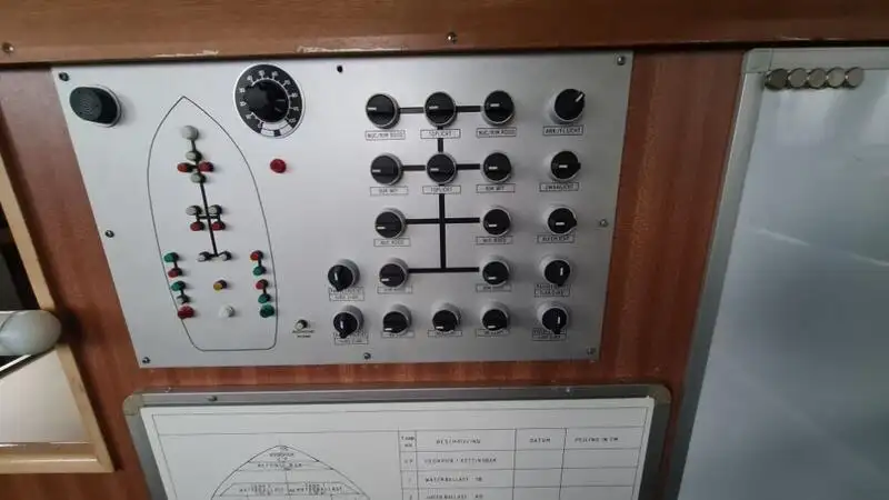 Tàu cung cấp để bán