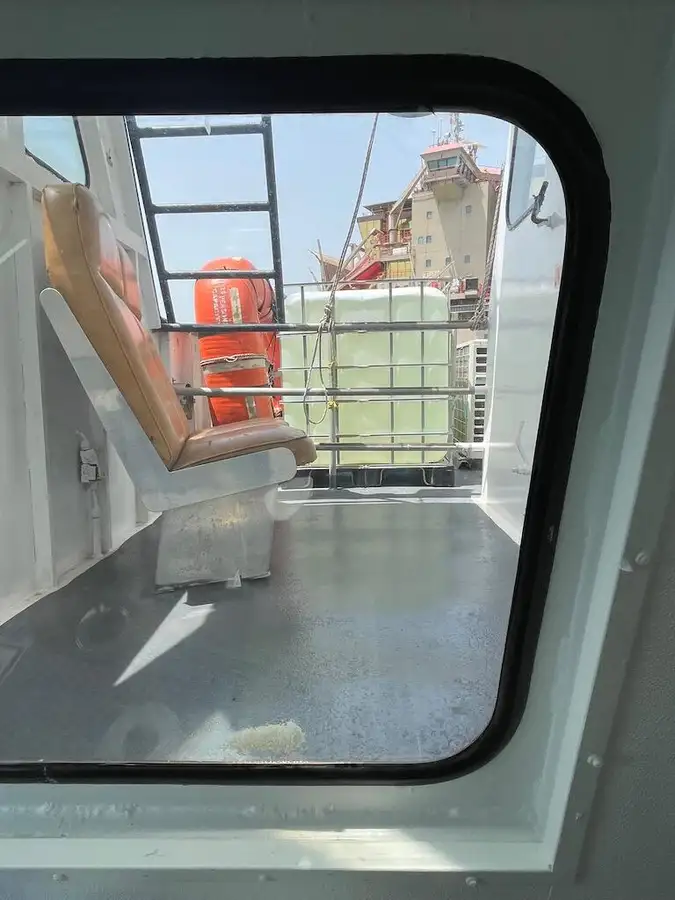 Tàu container để bán