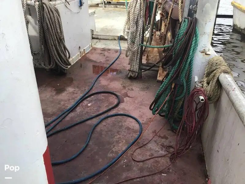 Tàu kéo lưới để bán