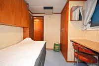Tàu làm việc để bán