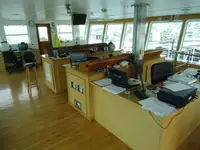 Tàu phà để bán