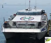 Tàu chở khách rao bán