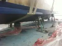 Tàu chở thủy thủ đoàn để bán