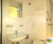 Sà lan chở người để bán