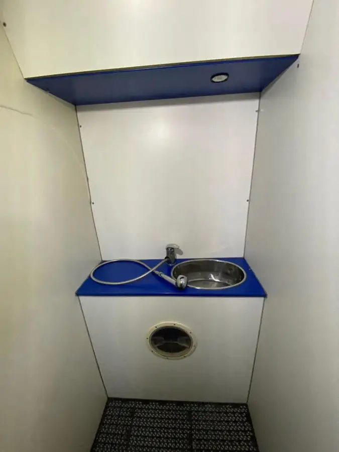 Tàu kéo để bán