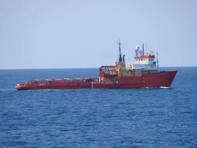Tàu cung cấp cho giàn khoan (PSV) để bán