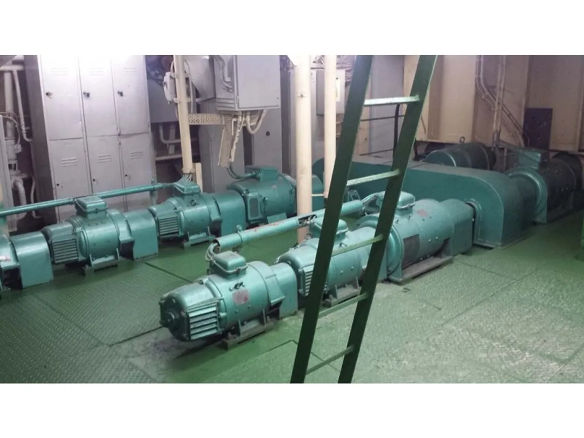 Tàu nạo vét để bán