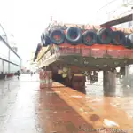 Tàu chở thủy thủ đoàn để bán