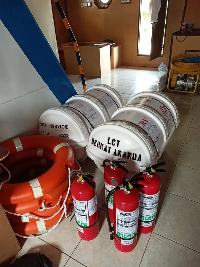 Tàu đổ bộ, chở hàng để bán