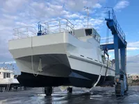 Tàu chở thủy thủ đoàn để bán