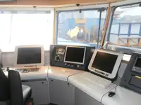 Tàu container để bán