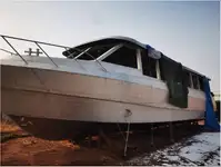 Tàu chở khách rao bán