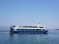 Tàu chở khách rao bán