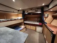 Tàu làm việc để bán